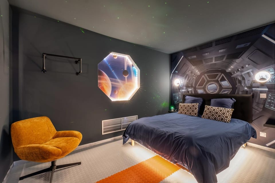 Bed, Photo of the whole room, Bedroom