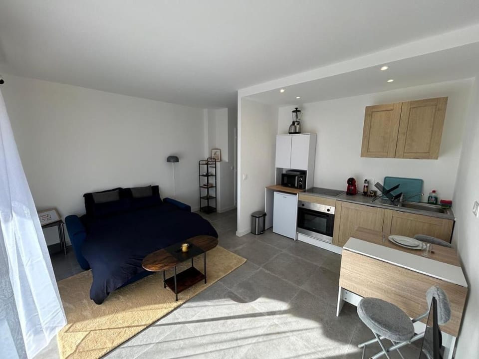 New accommodation with balcony and parking Apartment in Antibes