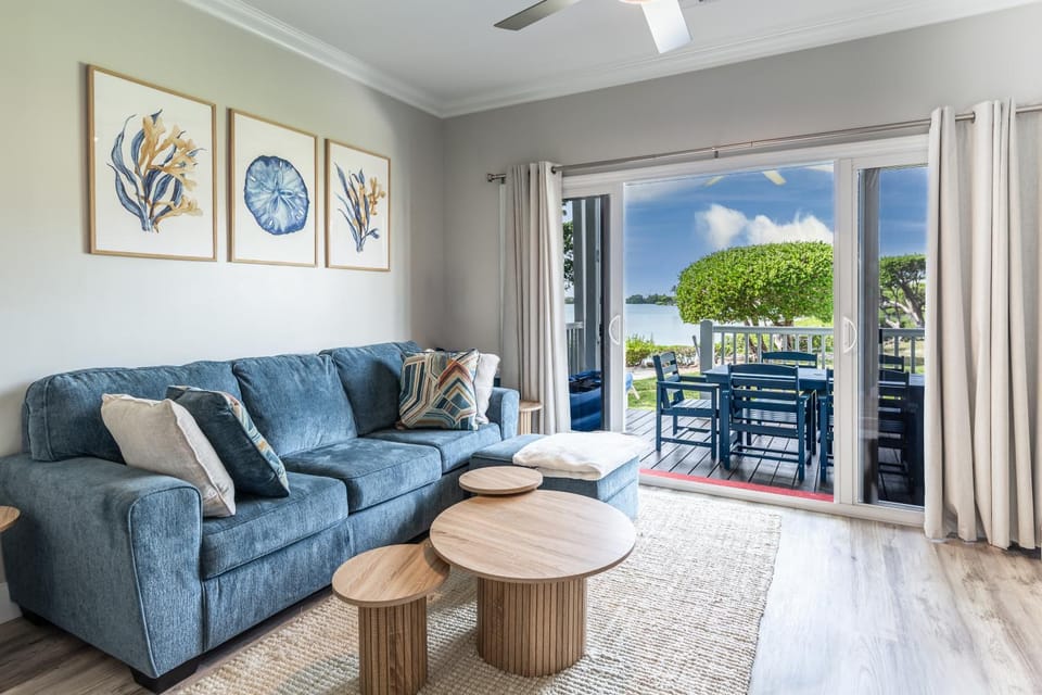 Patio, View (from property/room), Balcony/Terrace, Living room, Seating area
