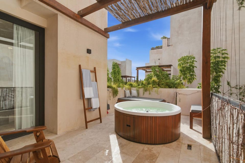 Day, Hot Tub, Balcony/Terrace