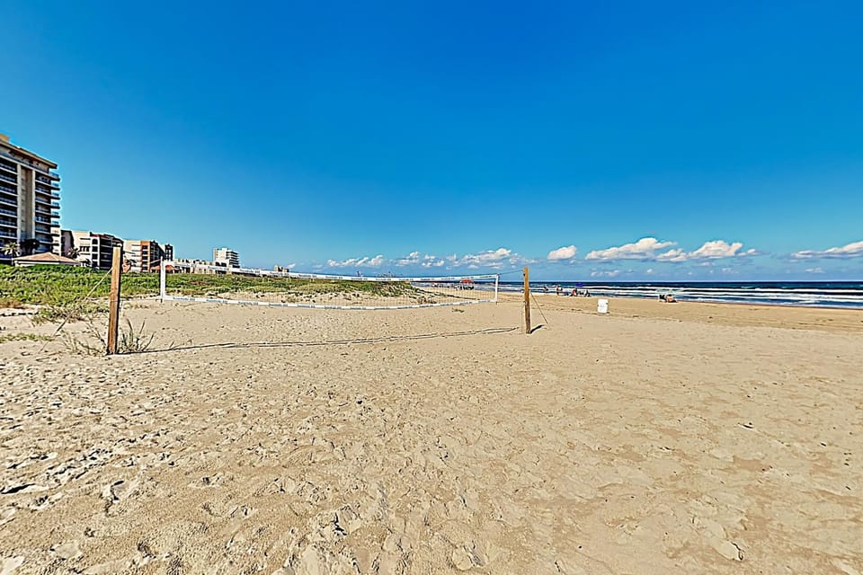 2BR w/ Patio, Luxury Perks: Suntide III - Unit 102 House in South Padre Island