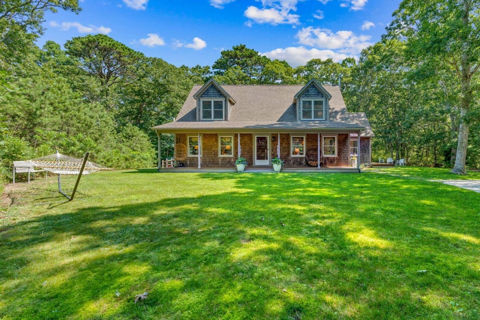 Vineyard Haven Family Beach Fire Pit & Garden View House in Vineyard Haven