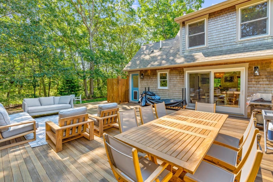 Vineyard Haven Family Beach Fire Pit & Garden View House in Vineyard Haven