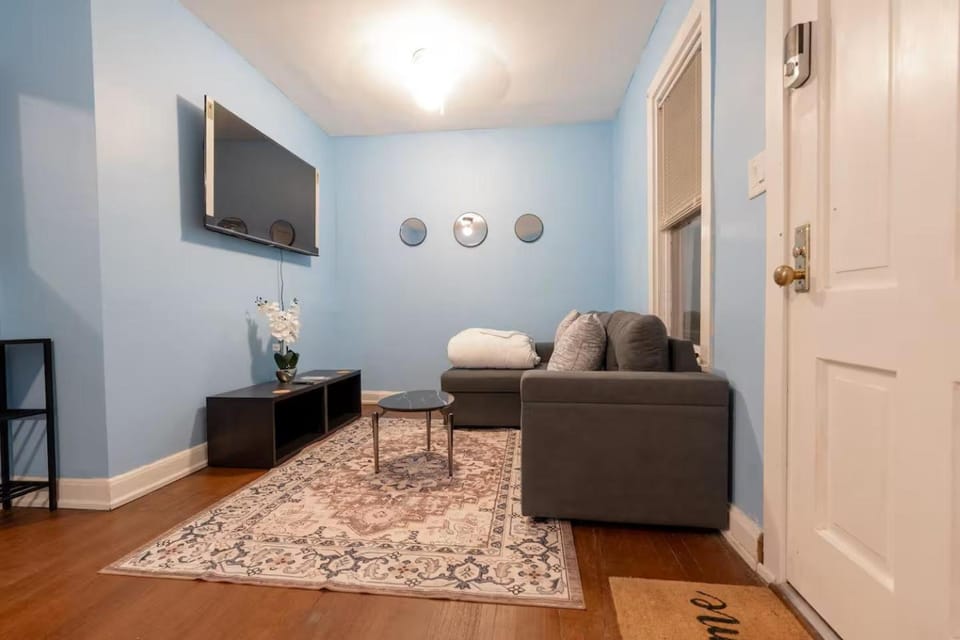 Cozy 1-Bedroom House in Tranquil Skokie With Free Parking House in Skokie