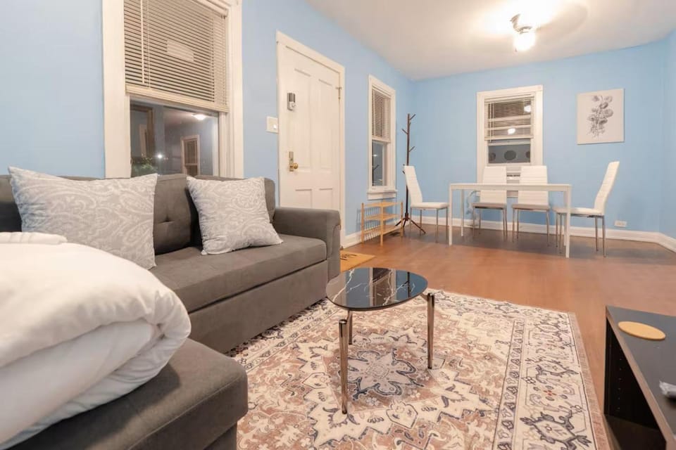 Cozy 1-Bedroom House in Tranquil Skokie With Free Parking House in Skokie