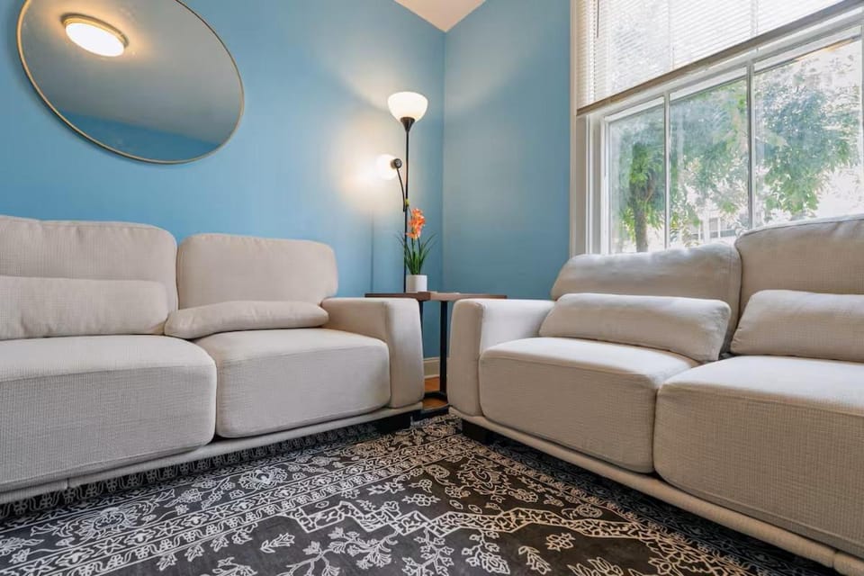 Charming 3BR Home With 2 Parking Spot, Near Transit & Shopping, House in Skokie