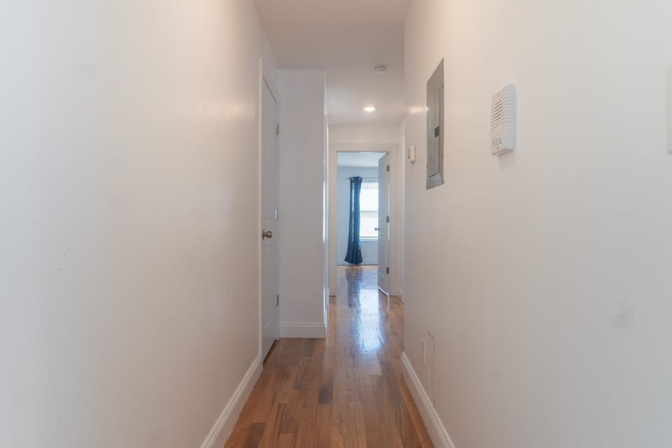 Spacious 3BR Home Near Newark Airport Apartment in Newark