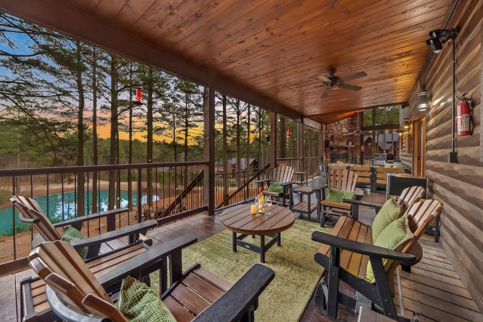 New Answered Prayers Pond Hot Tub Sleep 22 House in Oklahoma
