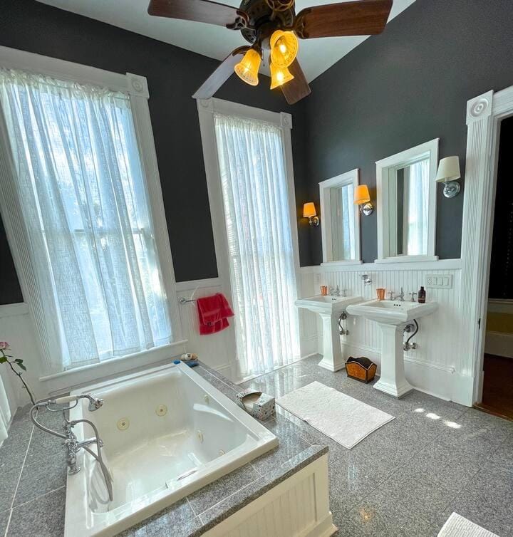 Modern Historic Home with Cowboy Pool 4BR Sleeps 7 House in Texas City