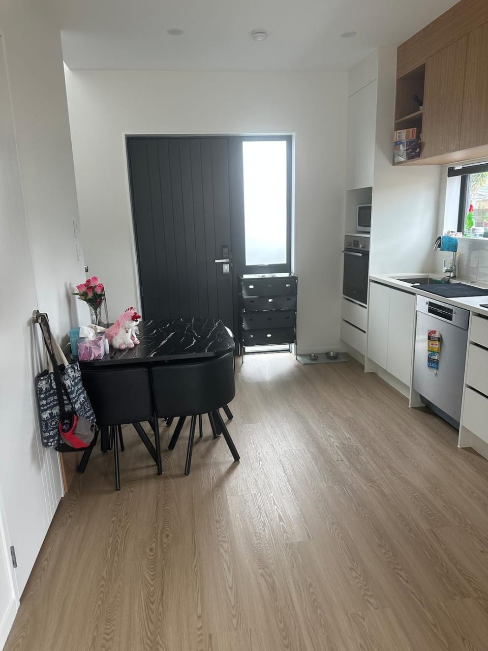 Townhouse in heart of Henderson Apartment in Auckland