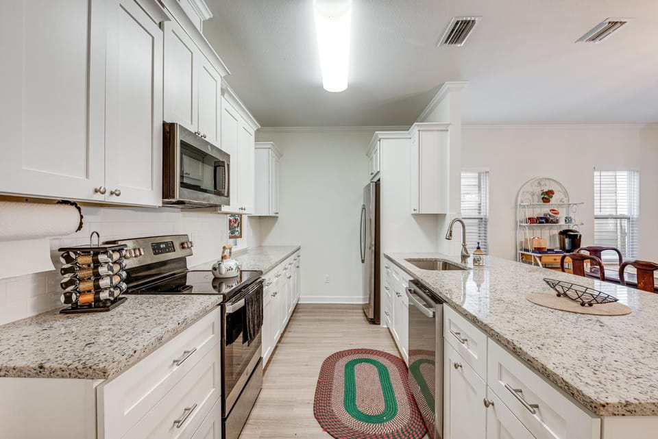 1 Mi to FSU: Group-Friendly Midtown Getaway! House in Tallahassee