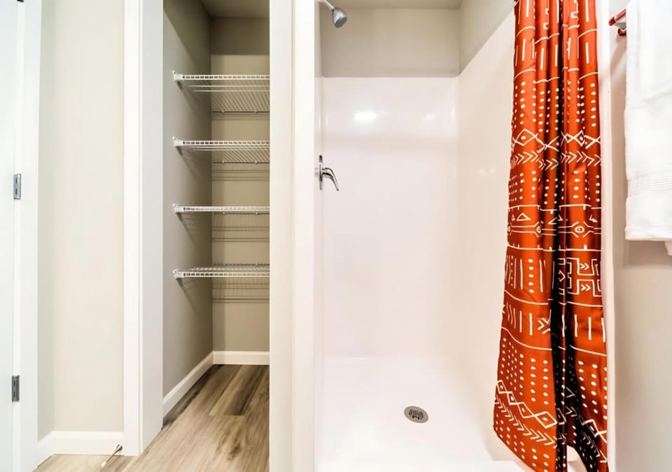 Shower, Bathroom, wardrobe