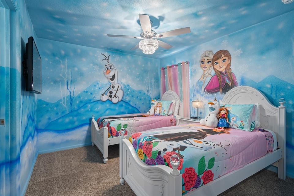 Arcade! Themed! South Pool, Spa! 5BR Windsor Hills Villa in Windsor Hills