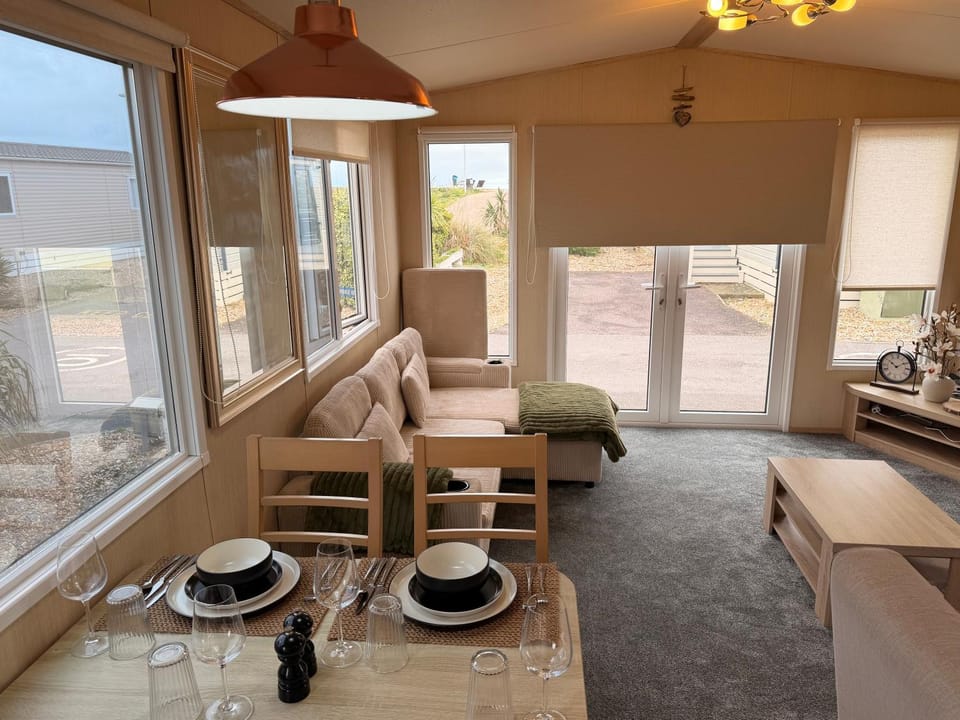 Sea View PEBBLE BEACH 10 Campground/ 
RV Resort in Pevensey Bay Holiday Park