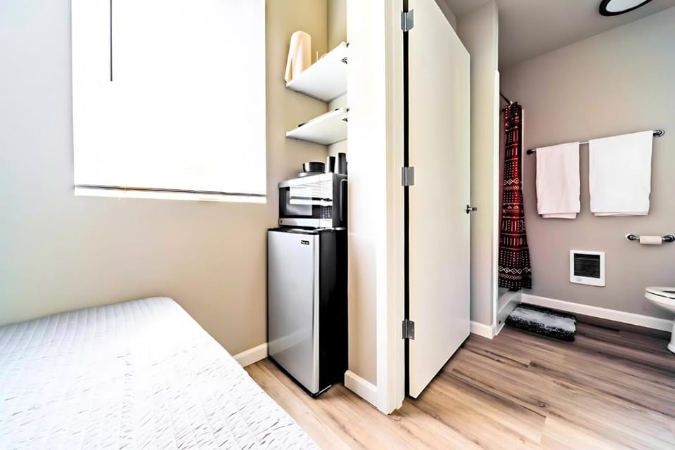 Bed, Bedroom, microwave