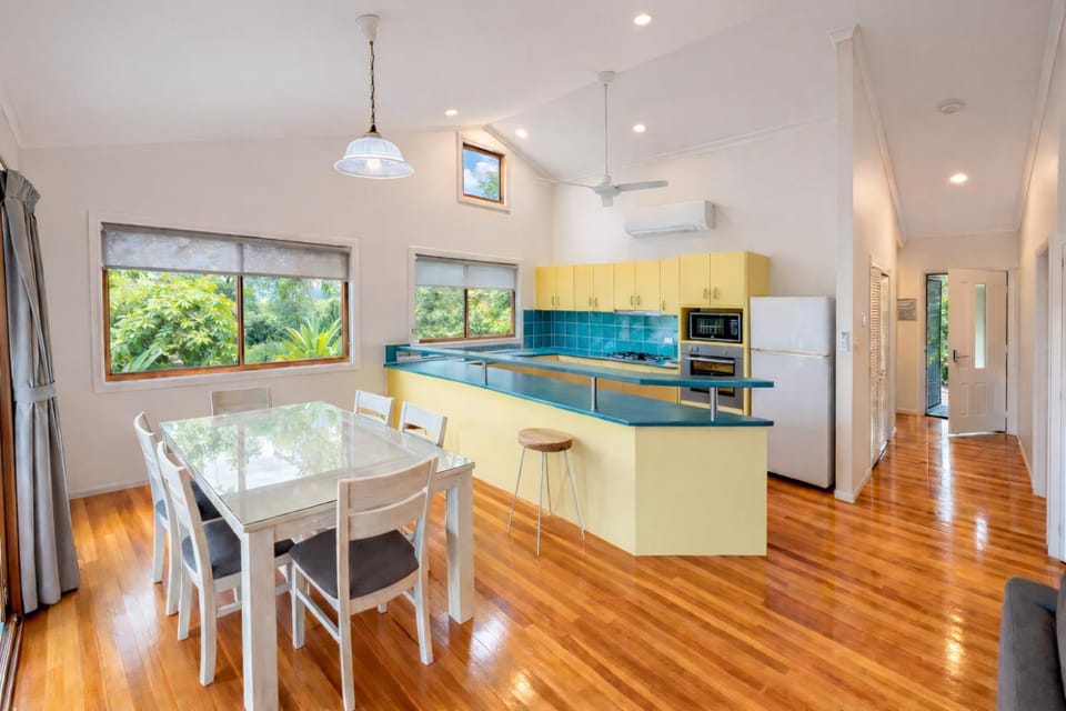 Dining area, kitchen