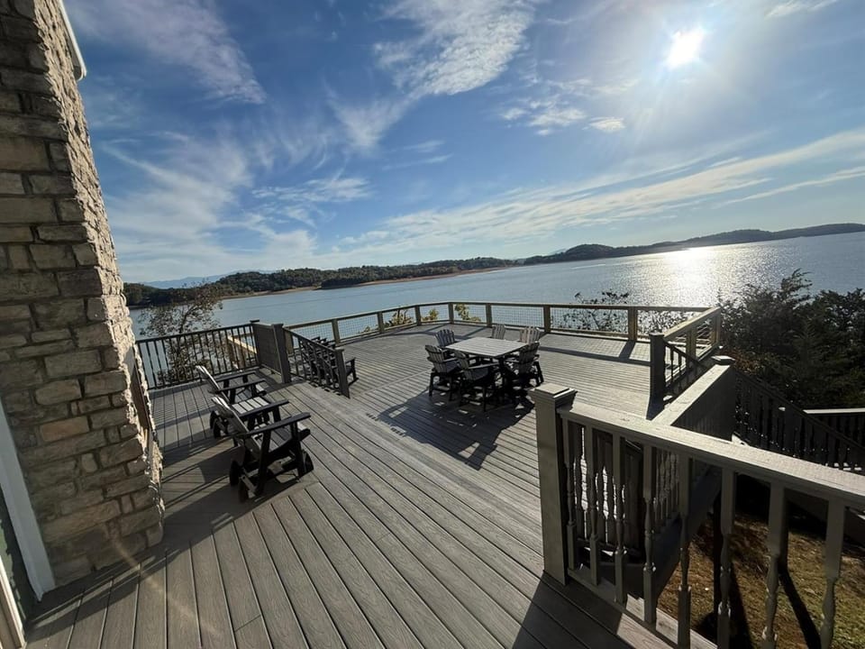 The Overlook on Douglas Lake Waterfront Luxury Country House in Douglas Lake