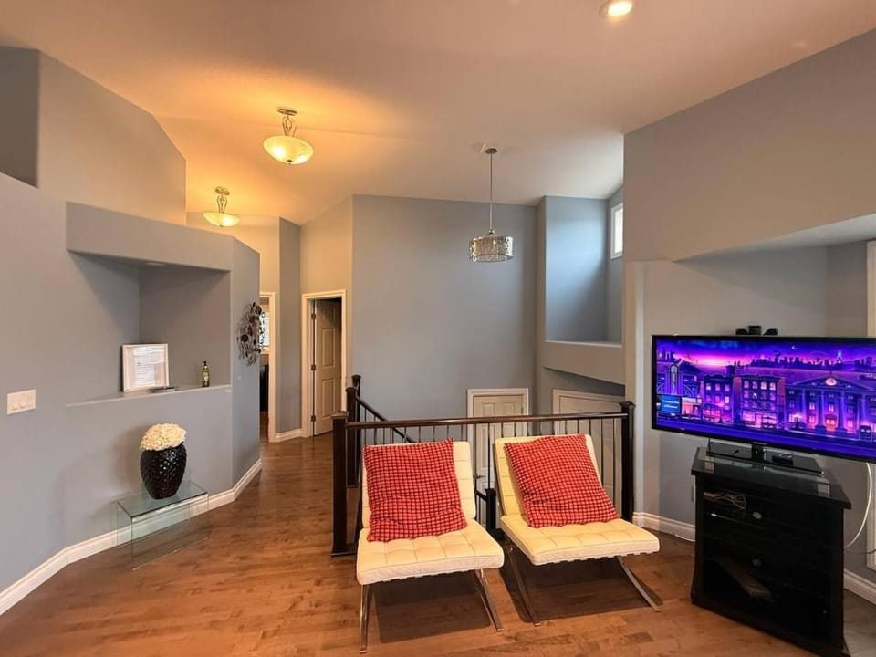 Hampton 3BR 2BA Suite Near Airport Apartment in Saskatoon