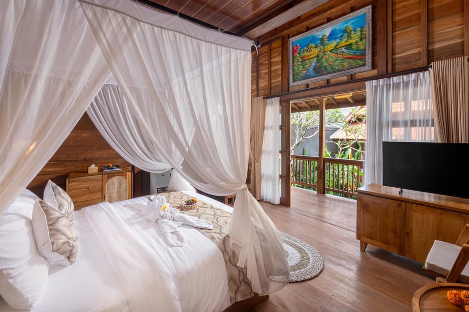 Kirani House - Joglo Villa Bali Bed and Breakfast in Sukawati