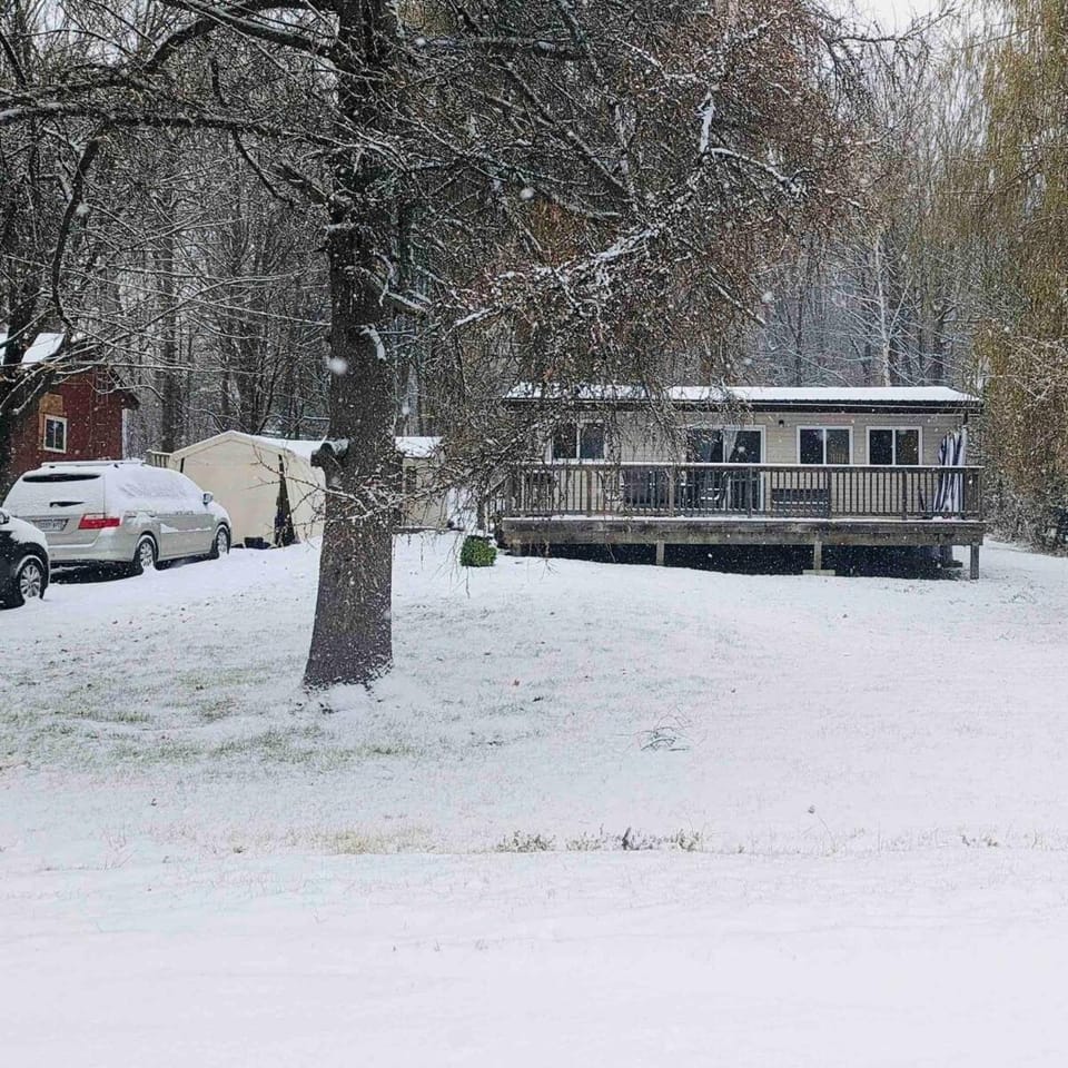 Rice Lake Retreat 2 Bed Home 16 Ft Swim spa Sauna House in Otonabee-South Monaghan