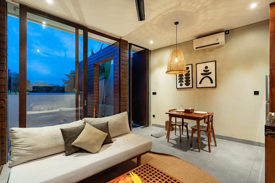 Living room, Seating area, Dining area, air conditioner