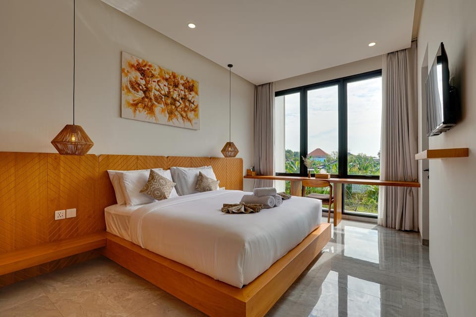 Bed, TV and multimedia, Bedroom