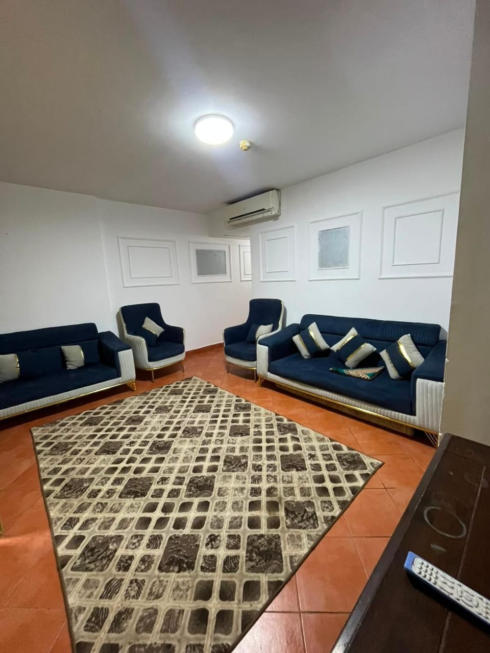 Bed, Living room, Photo of the whole room, Seating area, Bedroom, air conditioner