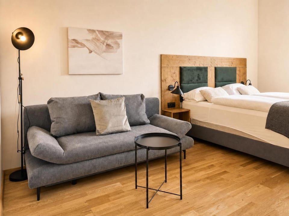 Bed, Seating area, Bedroom