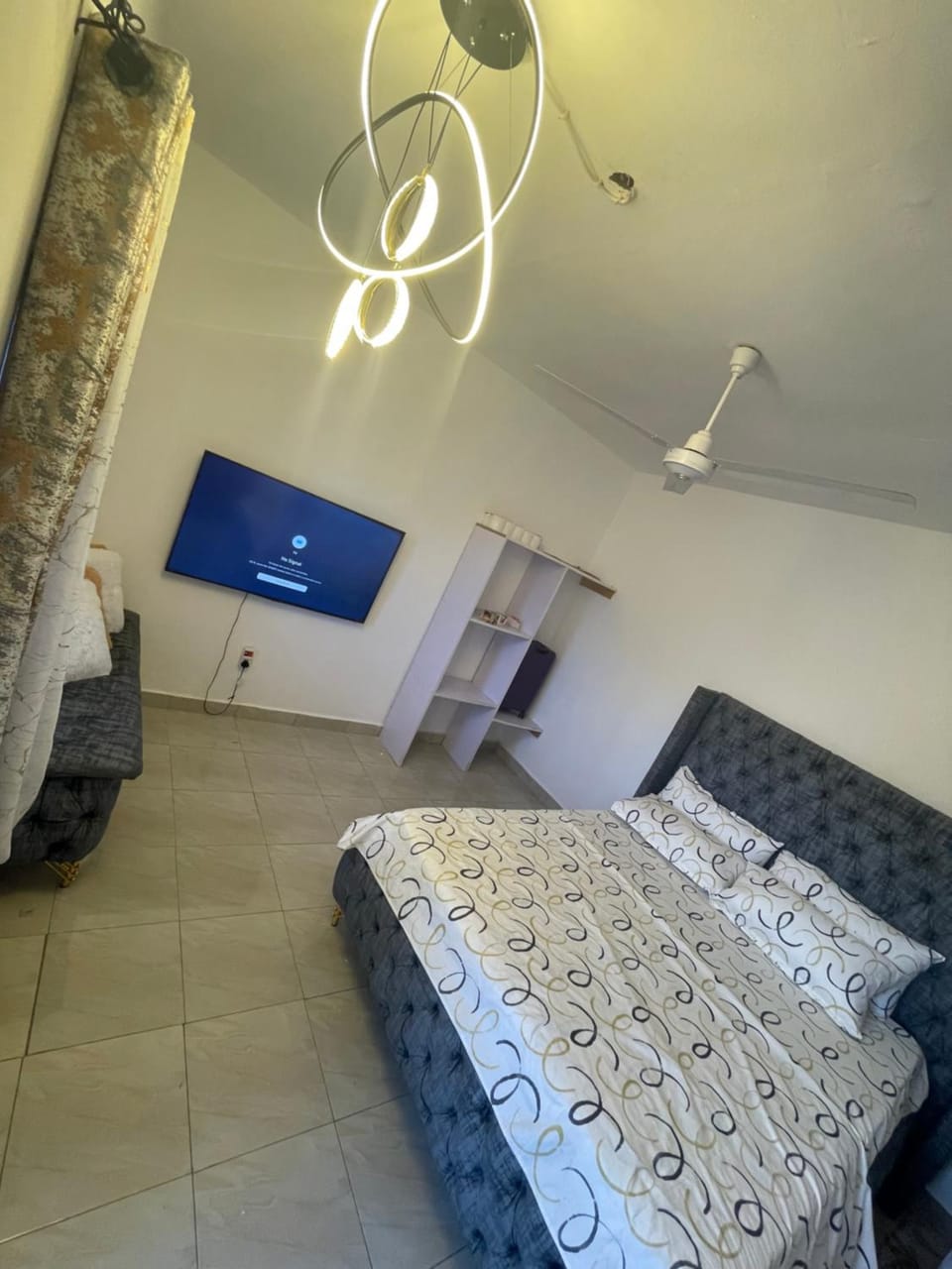 Bed, Photo of the whole room, Bedroom
