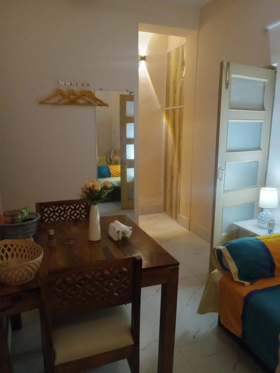 Bed, Living room, Photo of the whole room, Seating area, Dining area, Bedroom, towels