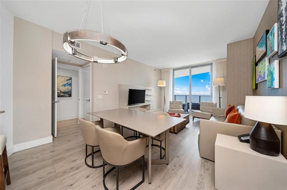 Communal lounge/ TV room, Living room, Dining area