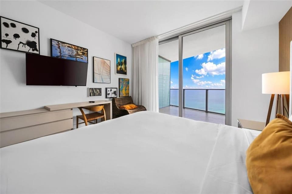 Bed, Photo of the whole room, Bedroom, Sea view