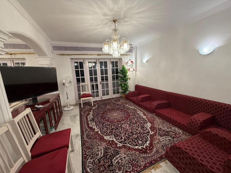 Communal lounge/ TV room, TV and multimedia, Living room, Evening entertainment