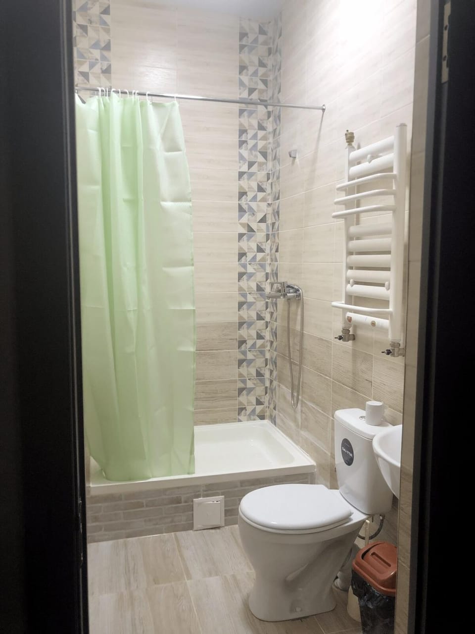 Shower, Toilet, towels