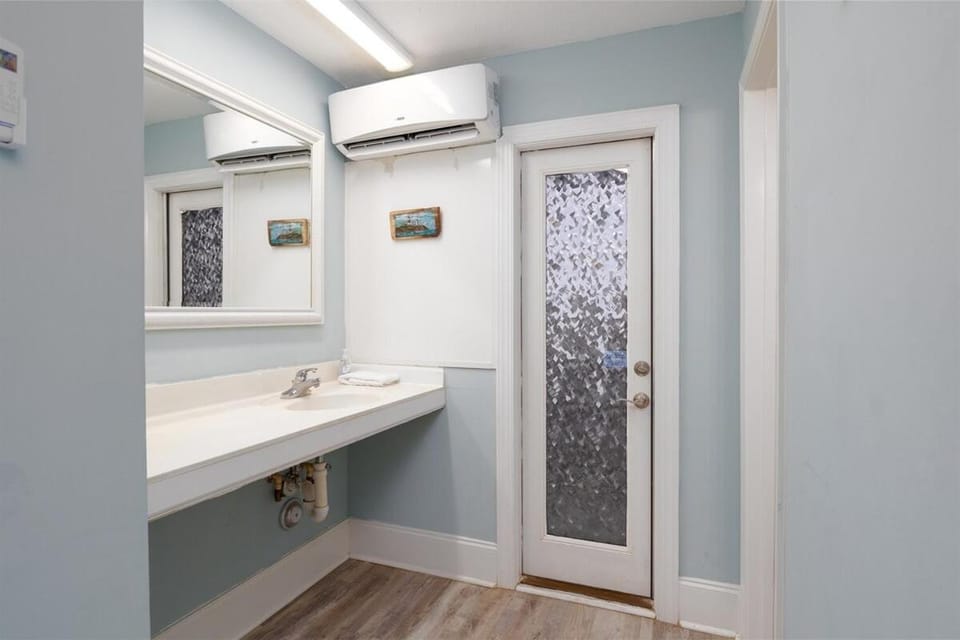 Beacon at Surf City- Retreat Near Beach and Pools Apartment in Surf City