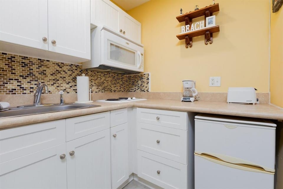 Beacon at Surf City- Retreat Near Beach and Pools Apartment in Surf City
