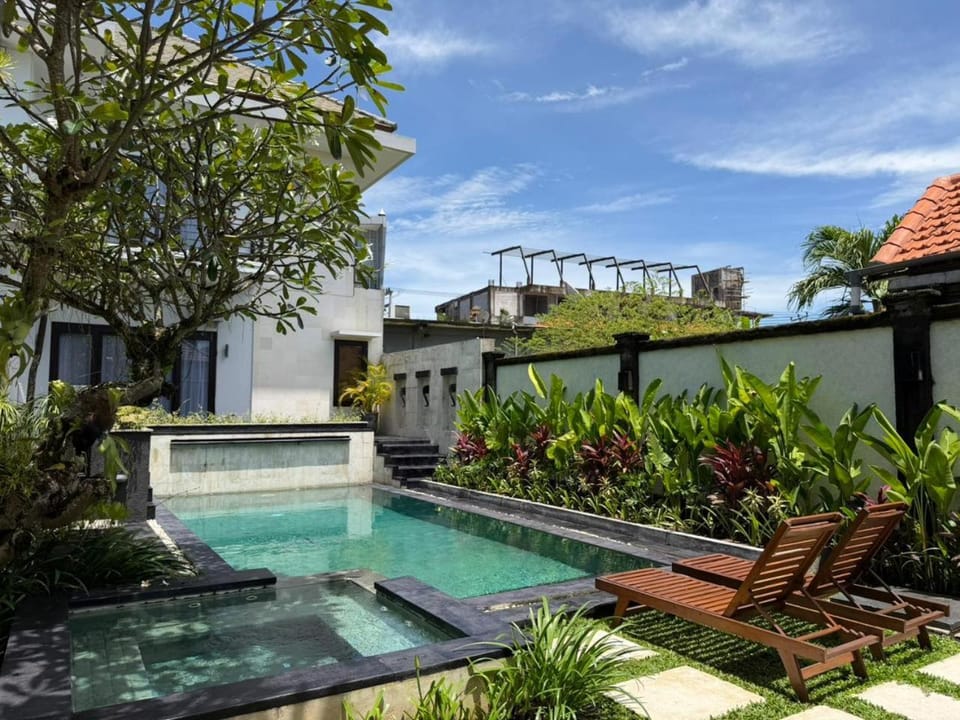 Property building, Day, Garden view, Pool view, Swimming pool, sunbed
