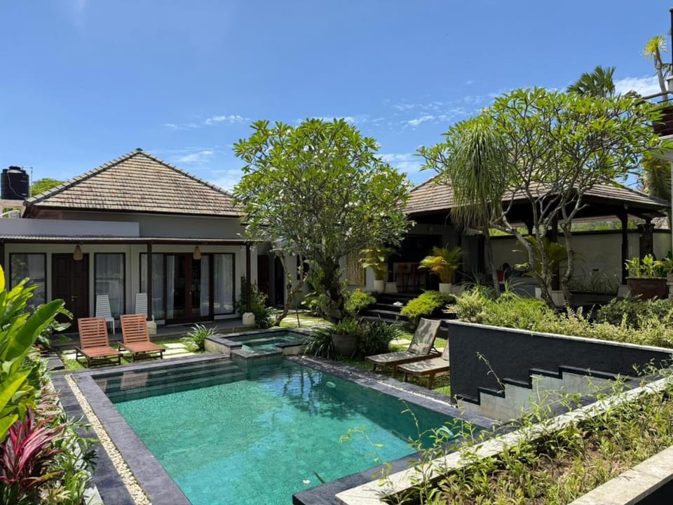 Property building, Day, Garden view, Pool view, Swimming pool, sunbed