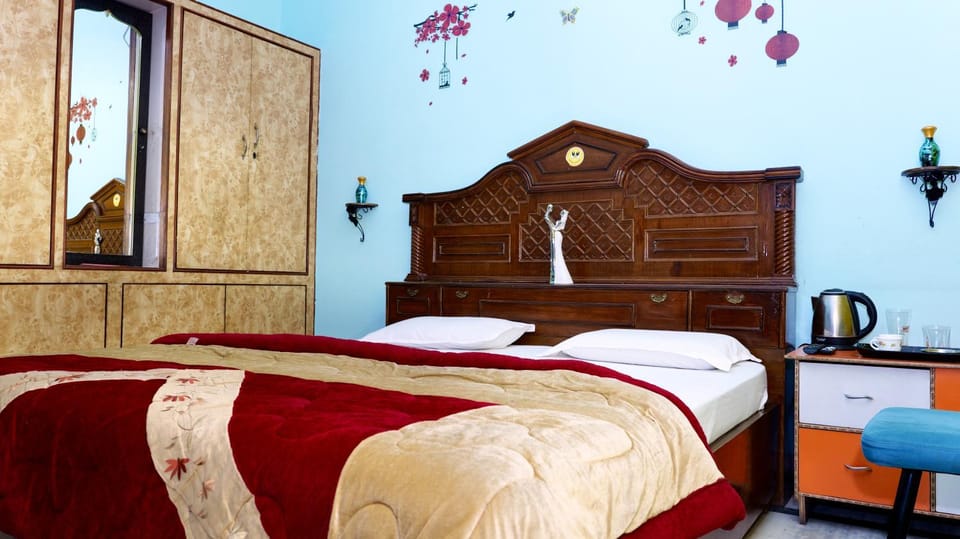 Bed, Photo of the whole room, wardrobe