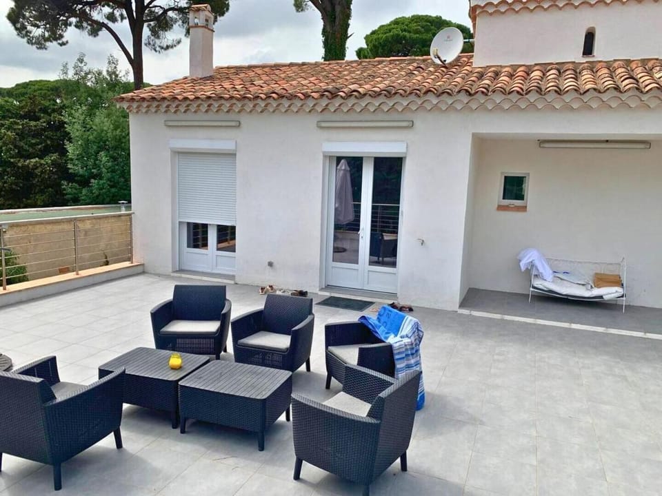 Day, Balcony/Terrace, Living room, sunbed