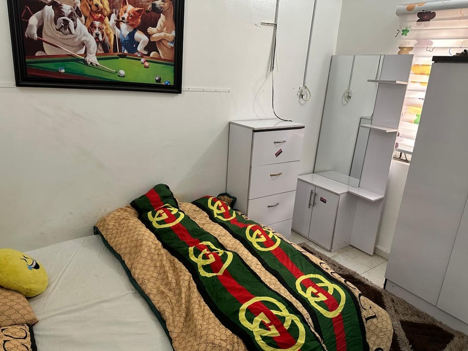 Luxury One Bed with Parlour Bed and Breakfast in Abuja