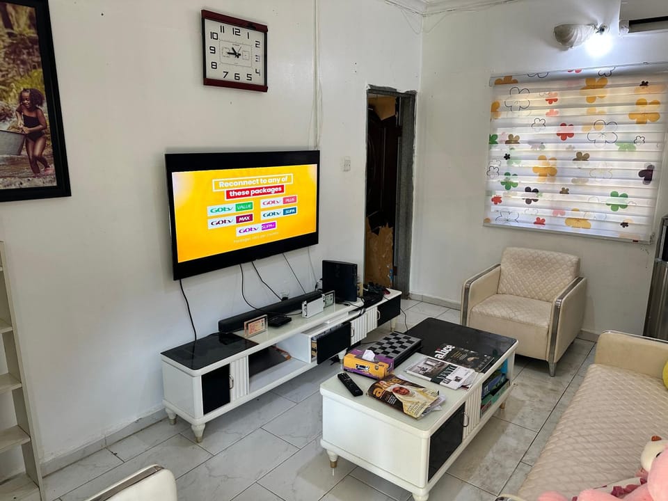Luxury One Bed with Parlour Bed and Breakfast in Abuja