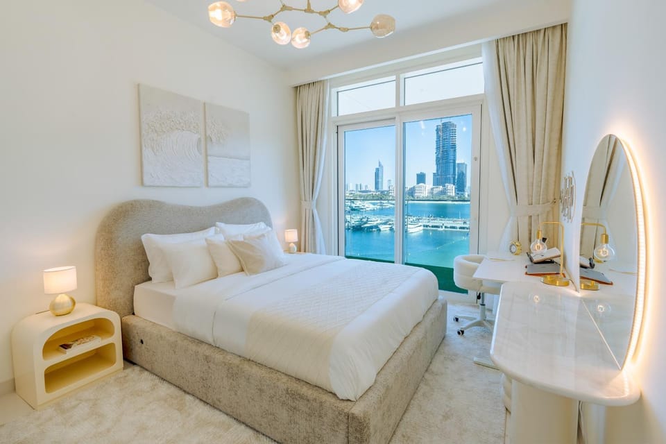 Bed, Natural landscape, Photo of the whole room, Bedroom, Sea view, hair dresser