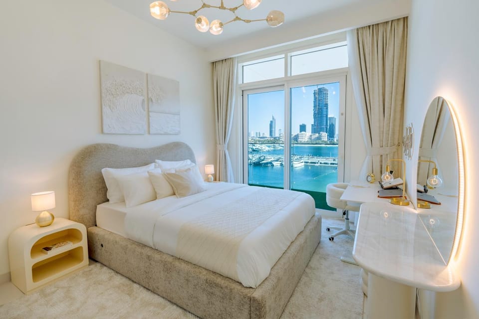 Bed, Natural landscape, Photo of the whole room, Bedroom, Sea view