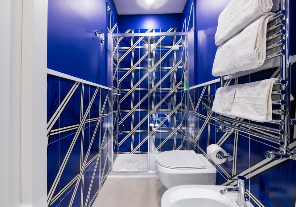 Shower, Toilet, Bathroom, bidet, towels