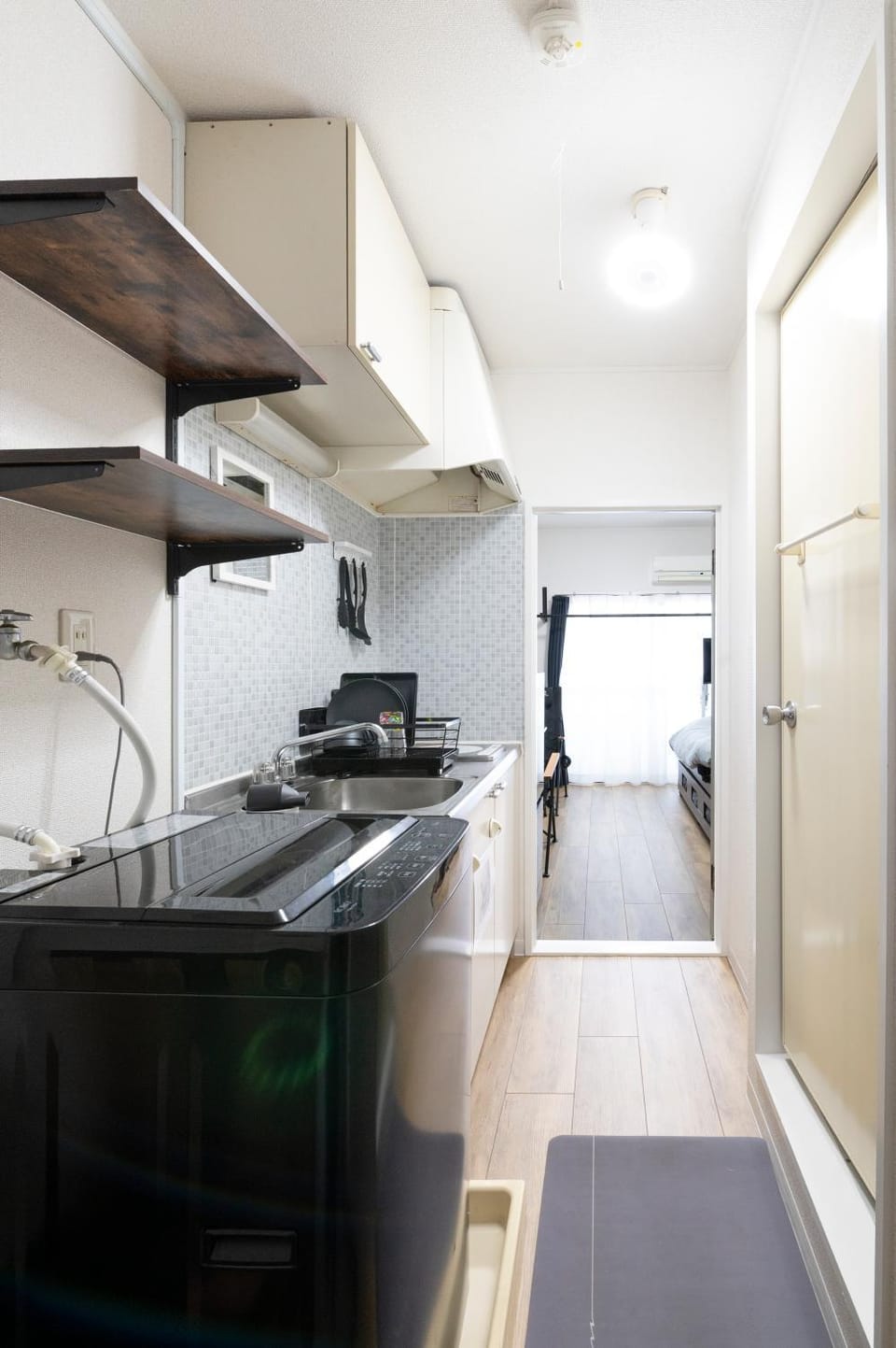 Kitchen or kitchenette, stove, washing machine