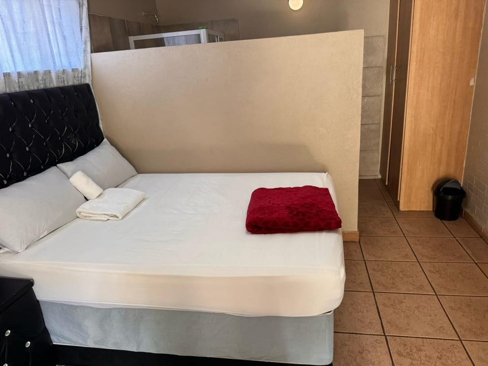 Safari S Guest House Bed and Breakfast in Gauteng