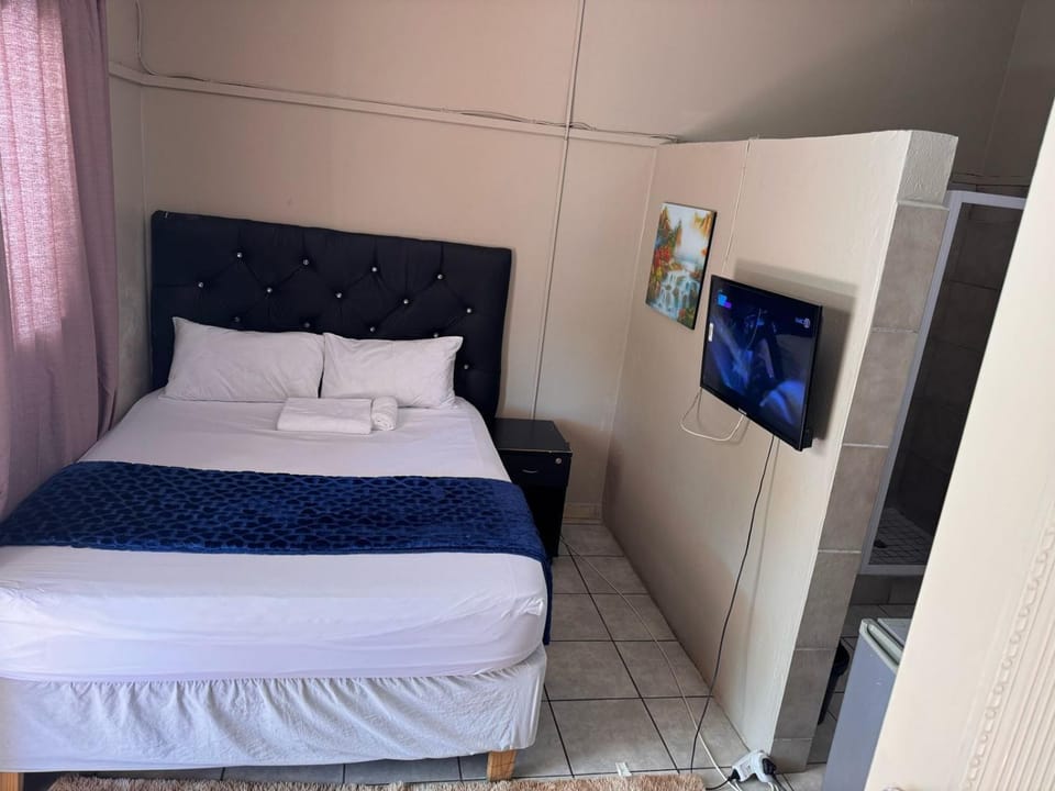 Safari S Guest House Bed and Breakfast in Gauteng