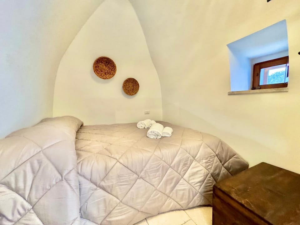 Bedroom, towels