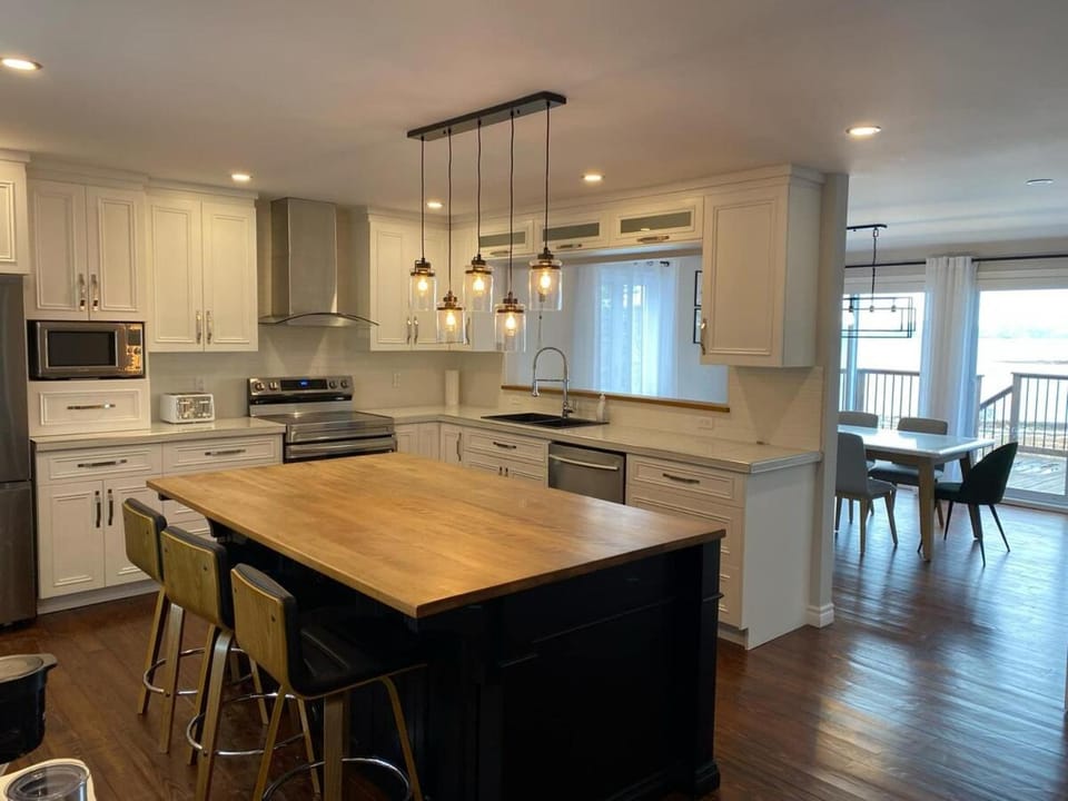 Dining area, dishwasher, oven, stove, kitchen